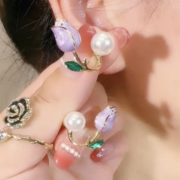 Tulip Pearl Earrings — photo 10